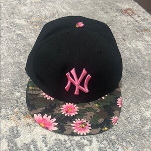 New Era New York Yankees Black Floral Hat 7 1/8
